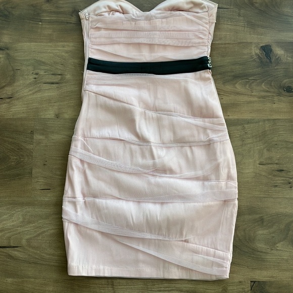 Blush sweetheart dress from Windsor. - Picture 3 of 5